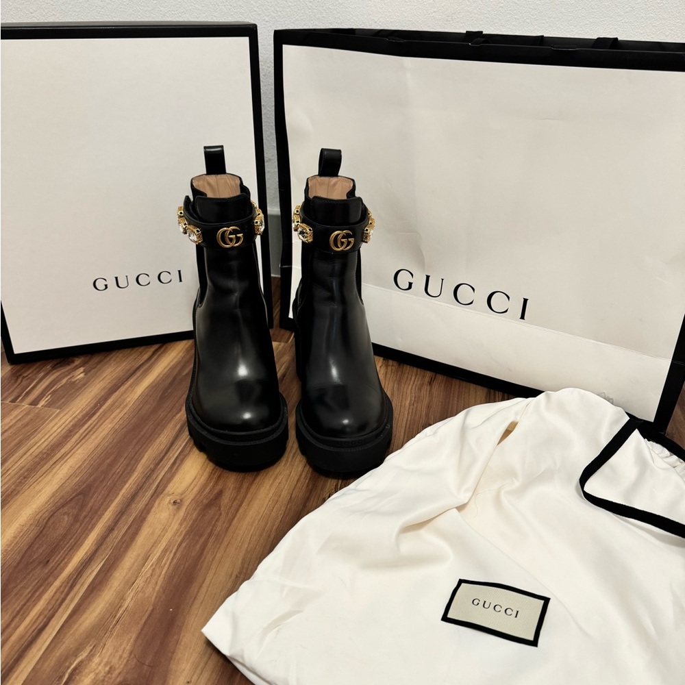 Like new gucci boots size 37